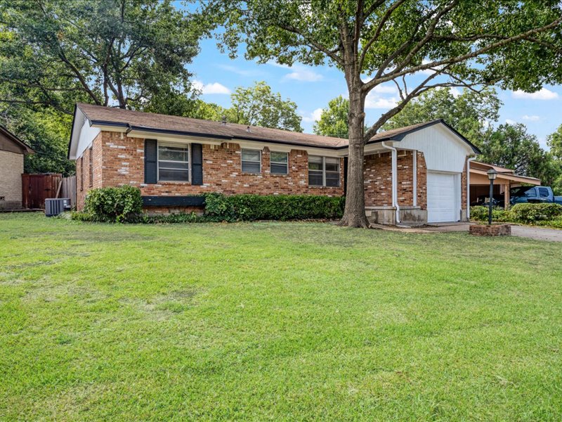 1924 Jones Circle